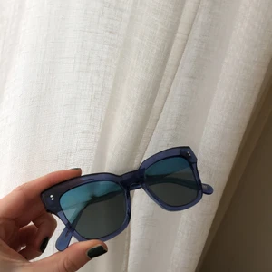 Chimi solglasögon  - Blåa solglasögon från Chimie Eyewear i färgen ACAI, modellen är #005. Knappt använda
