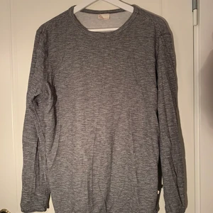 Tröja  - Grå sweatshirt skick 9/10
