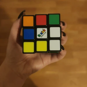 Rubiks kub - ❤💛💚💙🤍