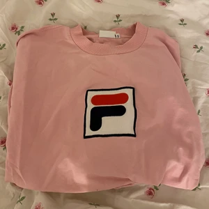 Fula tröja - Fin FILA tröja. Nyskick. Använt kanske 4 gånger. Storlek S. 150-200kr