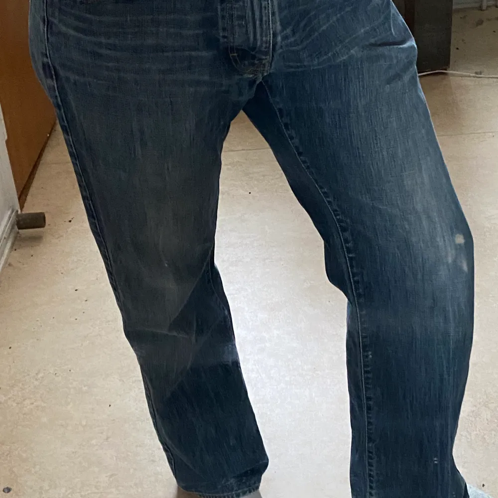 Lågmidjade jeans från Hugo Boss. Supersköna och i toppskick. Bara att höra av sig vid frågor och funderingar!🥰. Jeans & Byxor.