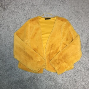 GINATRICOT KOFTA - Endast använt 1 gång. Mycket gott skick. Kan mötas upp i Göteborg eller skicka! Bud eller pris