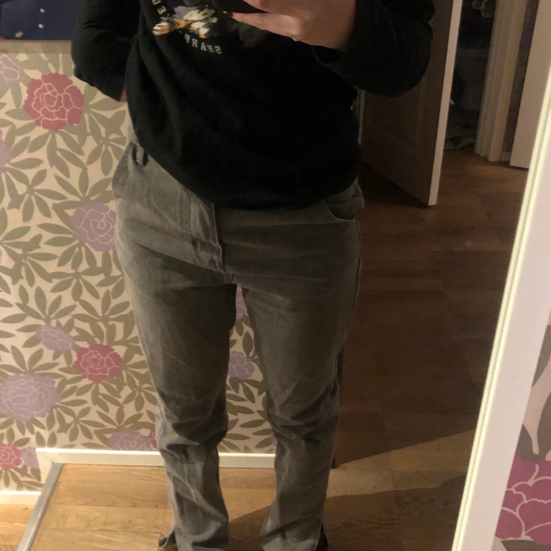 supersnygga gråa jeans med slits - 91