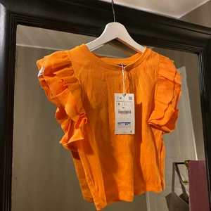 Zara topp - Fin topp med volanger till sommaren, aldrig använt🧡🍊🔥