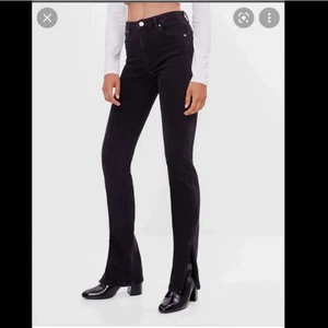 Jeans med slits  - Storlek L. 100kr inkl frakt 