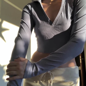 Tröja med krage - Fin tröja med krage från Monki i nyskick. 