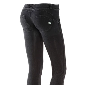 Freddy WR.UP low waist skinny denim  - Freddy WR.UP low waist skinny denim black. Färgen är mer svart/grå. Fint skick. Storlek small