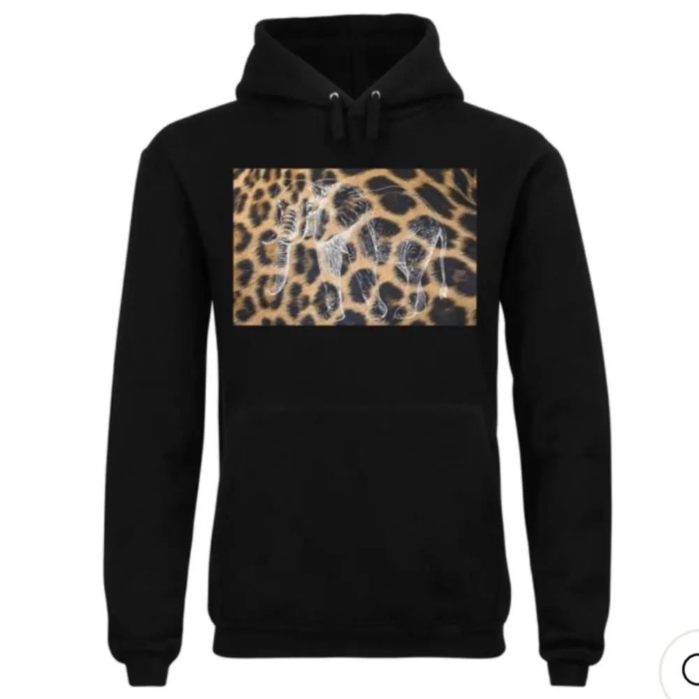 Säljer min supersnygga tyvär fåtal använda the cool elephant hoodie som jag tyvär köpte i lite förliten strl för mig. Köpt för 599kr och säljer för 400, frakt tillkommer❤️. Hoodies.