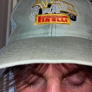 Pirelli keps med fet unik färg - Unik färg!!!