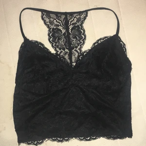 Festtop - Festtop, jättefin använd en gång. Säljer pga för liten stl för mig. Stl XS