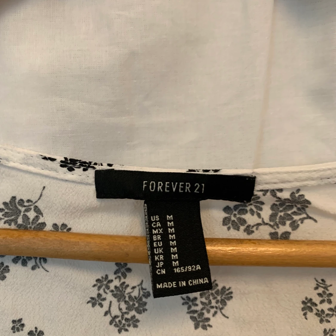 Mönstrad blus från Forever21 - 91