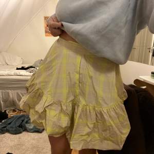Rutig kjol från HM, använd en gång. 