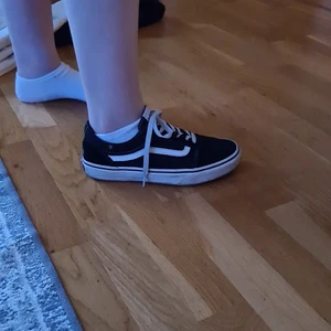 Vans stl 38 - Vansskor,  använt väl. Köpta på zalando för 1 år sen. 