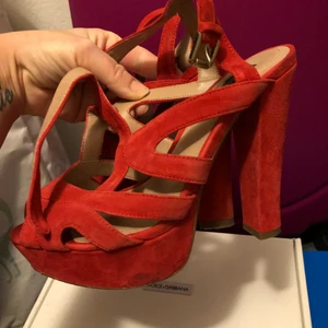 Röda klackar - Röda klackar från zara strl 36.