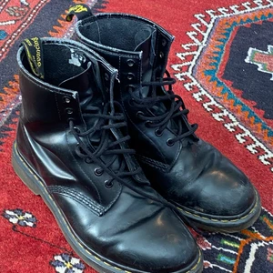 Dr. Martens storlek 43 - Skick 7,5/10