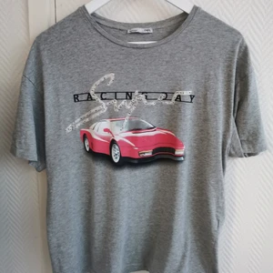 Tröja från Zara - Super härlig tröja jag köpt från sellpy men ursprungligen från Zara! Storlek s. Frakten ingår i priset (-: