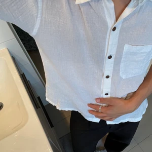 Kortärmad skjorta från beyond retro - Skitskön kortärmad skjorta i väldigt bra skick! Köparen står för frakt!