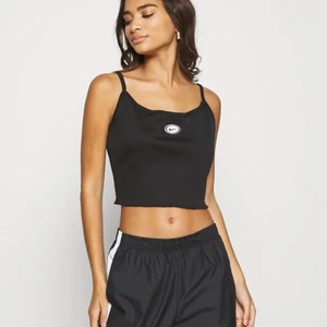 Nike linne - Säljer nu detta coola linne från Nike, Använt fåtal gånger då det ej är min stil. Storleken XS