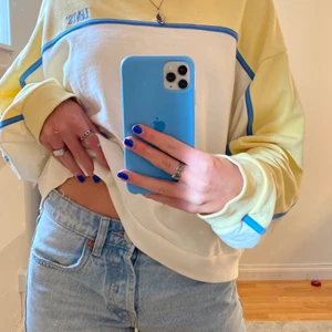 LEVI’S TRÖJA!! - Säljer min super fina Levi’s tröja då den aldrig kommer till användning, har andvänts Max 2 gånger så är i ny skick. Den är i storlek M men passar även för en S/M! Buda ifrån 200 + frakt! 💛