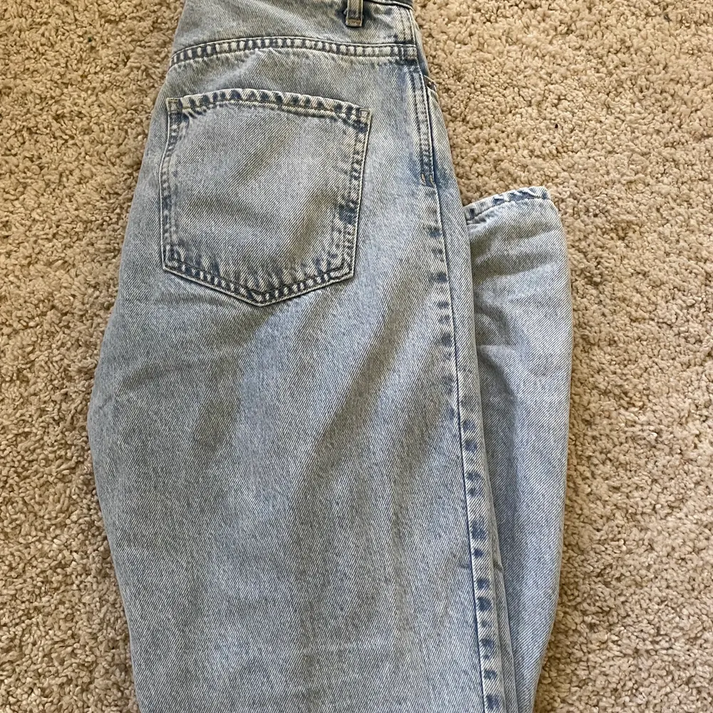 Mom jeans från Gina Tricot💓. Jeans & Byxor.