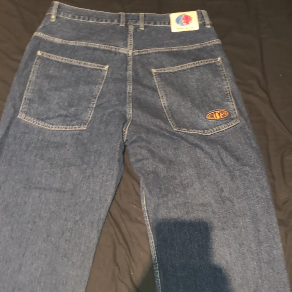 pants are size medium, they have been cut shorter, good condition, dark blue. Jeans & Byxor.