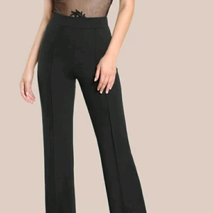 Oanvända mjuka, snygga svarta byxor 🖤 - Storlek M. Oanvända. Snygga och bekväma 🖤