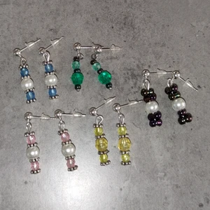 Handgjorda örhängen - Handgjorda örhängen. Kan även göra efter dina önskemål om jag har material till det hemma. Kolla in min plick för mer smycken och kläder☺️50kr st+ frakt