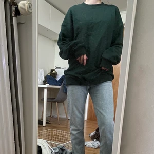 oversized sweatshirt från nakd - helt oanvänd oversized sweatshirt från nakd i storlek S. hon på bilden är 163 cm lång. vid intresse skriv privat. om fler är intresserade så blir det budgivning. köparen står för frakt. tvivla inte på att skriva i kommentarerna eller på DM vid frågor!😝💓💓