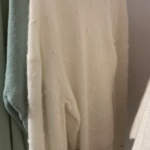 SÖKER denna topp OTHERSTORIES  - Söker den topp från otherstories i helst storlek xs eller s