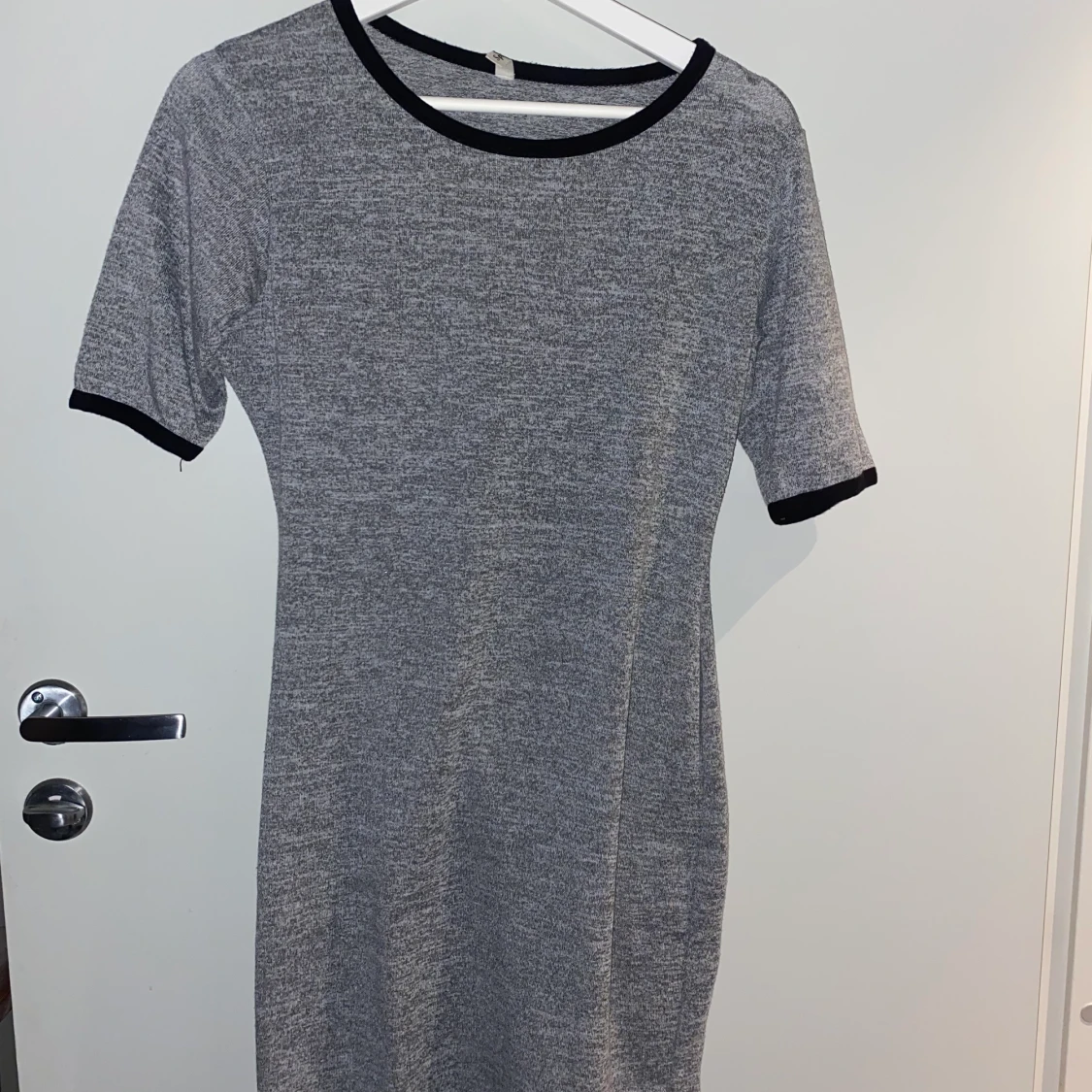 Grå T-shirt-klänning 