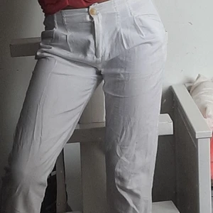 Vita Zara linnebyxor  - Fina linnebyxor från Zara, säljer pga att det har blivit för små💕 150 kr + 45 kr frakt 