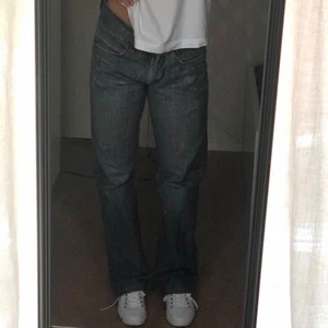 Vintage jeans - Jättefina lågmidjade vintage jeans💕 Vet inte storleken men skriv privat för midjemått!! Köparen betalar frakt 