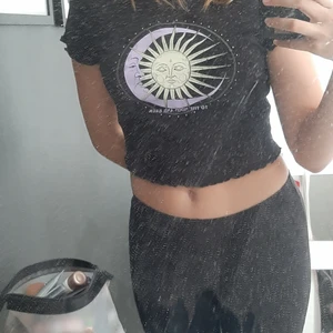 Gullig topp strl S - Gullig topp från H&M i S, bra skick💖 50 kr + frakt