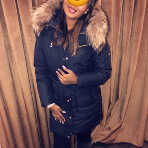 Hollies jacka les arc - Hollies jacka storlek 36, passar XS/S köpt från jackan.com använd 2 vinter men i väldigt gott skick. Rökfri 