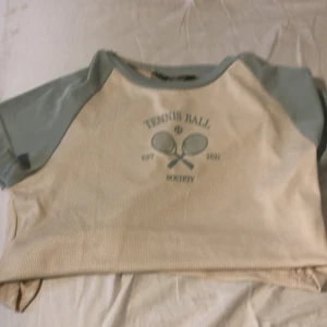 Tröja  - En jätte fin tröja 