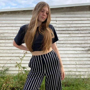 Randiga byxor  - Randiga byxor från Gina Tricot, tyvärr aldrig kommit till användning