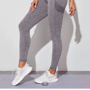 Shein XS  - Oanvända, tyvärr passar inte den är lite för tjata. Annars är den jätte fina har nu beställ en storlek större 