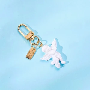 Nyckelring  - Följ oss på TikTok: 7billionstore 