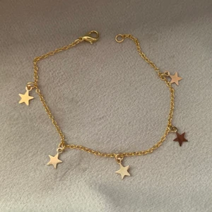 Armband med stjärnor!  - Armband i mässingkedja med stjärnor! Görs efter ditt mått! 