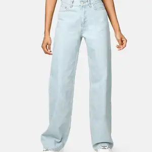 Säljer mina trendiga jankyard jeans då de inte kommer till användning.💕 köptes för 499:- men jag säljer de för 250! (Pris kan diskuteras) Köparen står för frakt! ⭐️