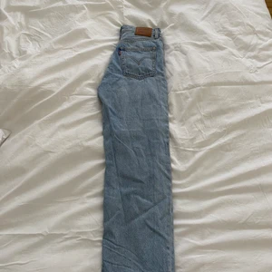 Levis jeans - Säljer dessa byxor pga fel storlek (w26 L27). Sitter superbra på och är jätte bekväma men som sagt fel storlek.