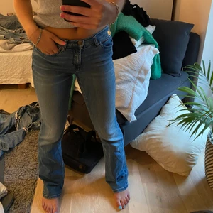 Tommy hilfiger jeans - Jätte snygga lågmidjade jeans från Tommy hilfiger, köpta från zalando för 800kr. Är i super bra skick!