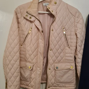 Rosa jacka - Fin rosa jacka, knappt använd 