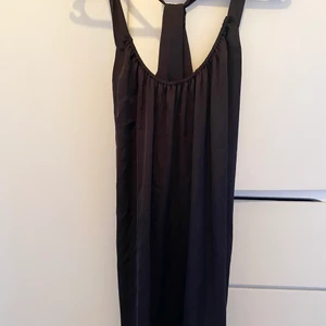 Styelin klänning  - Stylein klänning i storlek S, mycket sparsamt använd, Max en handfull gånger. Fint skick och true to size. Finns att hämta i Stockholm alternativt få skickad via postnord. 