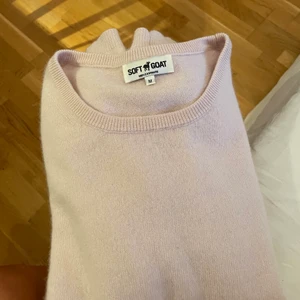 SOFT GOAT - Kortärmad soft goat tröja! Använd några få gånger och i väldigt fint skick