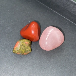 Kristsller - Rosenkvarts, unakit och röd jaspis, 40kr styck eller alla för 100kr