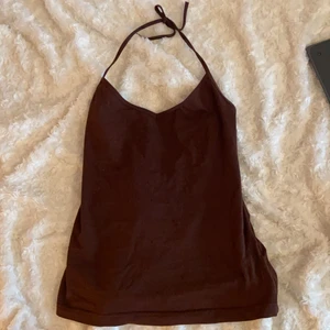 Halterneck topp - Brun halternecktopp jag klippte från en vanlig tröja💓