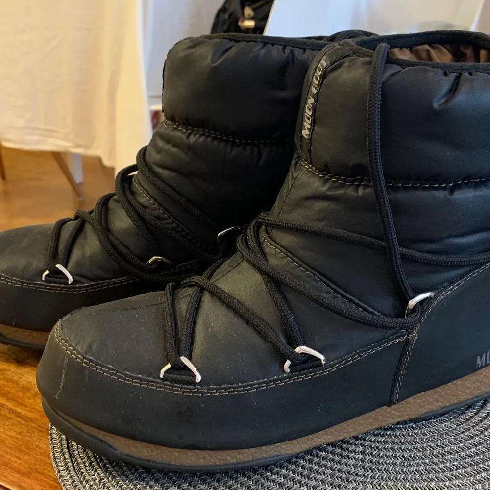 Super sköna moon boots som tyvärr inte kommer till användning, använt 2 gånger så är precis som nya. Skor.