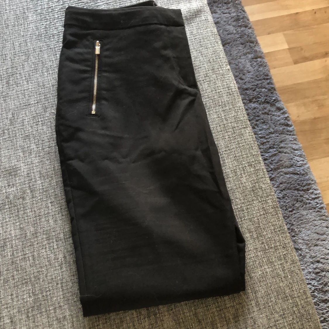 Kostymbyxor från H&M i storlek 36.