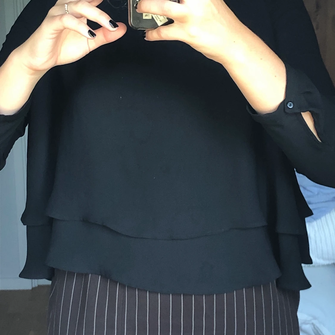 Svart blus volangdetaljer⚡️ - 91